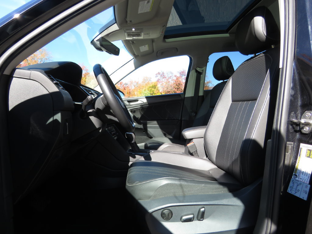 Used 2022 Volkswagen Tiguan SE w/ Panoramic Sunroof Package AWD/4WD image 10