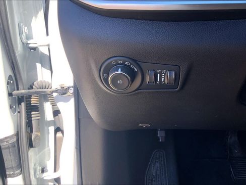 Used 2023 Jeep Compass Latitude AWD/4WD image 36