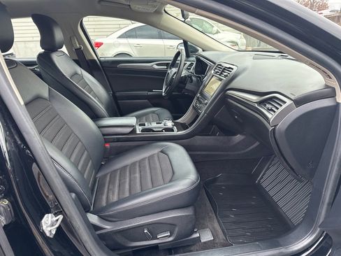 Used 2017 Ford Fusion SE w/ Equipment Group 201A image 15