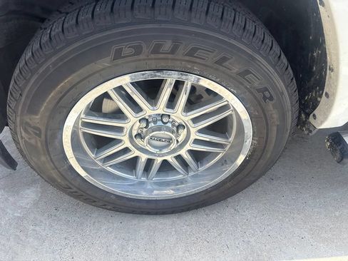 Used 2021 RAM 1500 Laramie AWD/4WD image 11