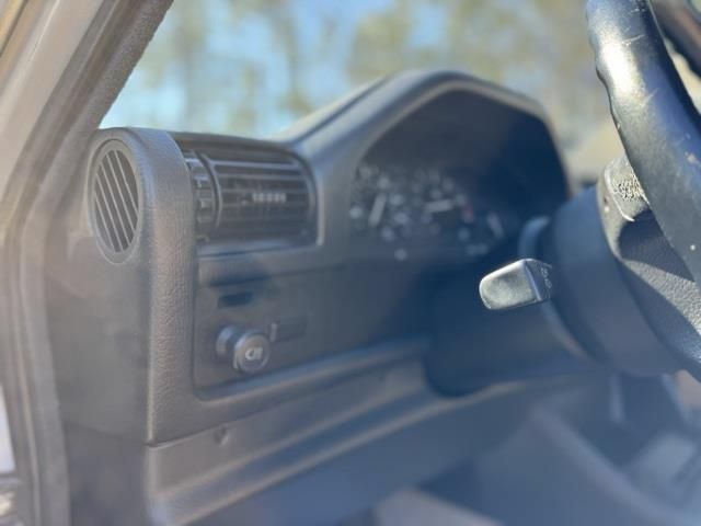 Used 1992 BMW 325i Convertible RWD image 24