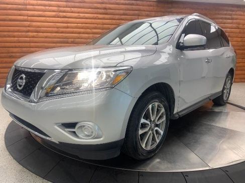Used 2016 Nissan Pathfinder S FWD image 2