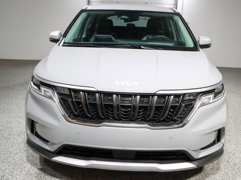 Used 2024 Kia Carnival EX image 4