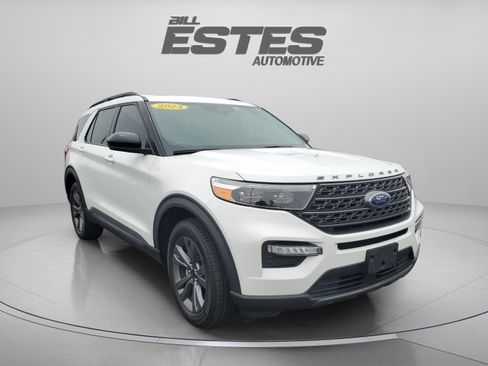 Used 2023 Ford Explorer XLT w/ Equipment Group 202A AWD/4WD image 5