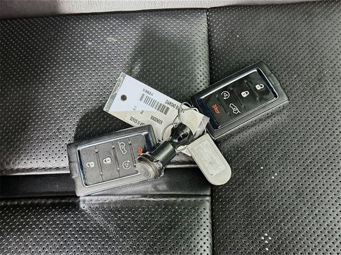 Used 2022 Jeep Wagoneer Series III w/ Flexible Seating Group image 34