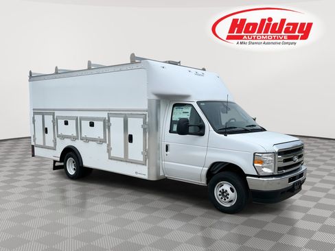 New 2027 Ford E-450 and Econoline 450 Super Duty w/ Power Equipment Group RWD image 1