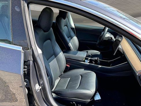 Used 2018 Tesla Model 3 Long Range image 13