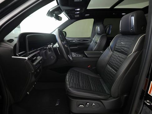 Used 2024 Cadillac Escalade V w/ LPO, ONYX Package image 19