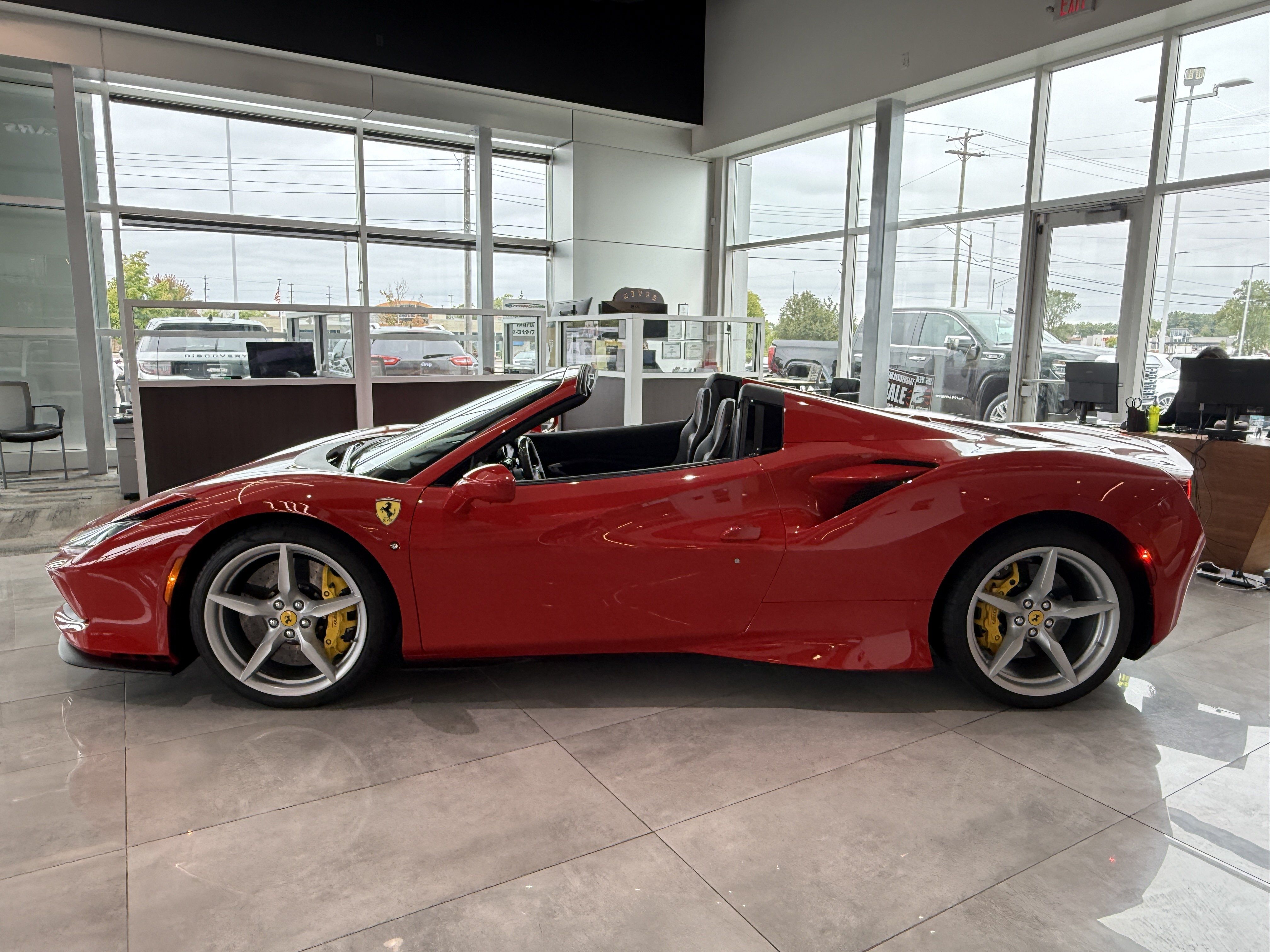 Used 2021 Ferrari F8 Tributo RWD image 9