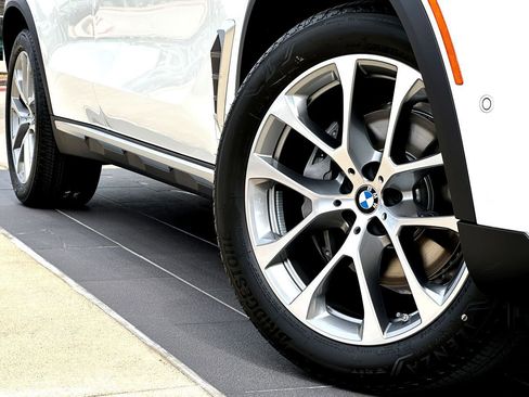 New 2026 BMW X5 xDrive40i w/ Parking Assistance Package image 2