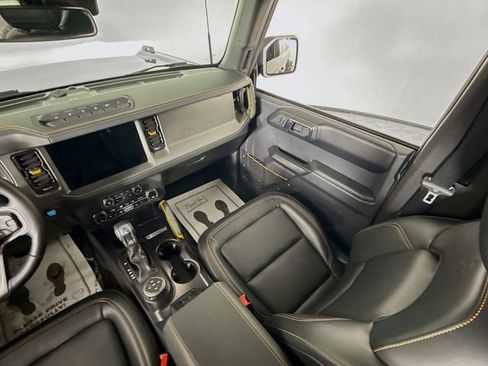 Used 2024 Ford Bronco Badlands image 24