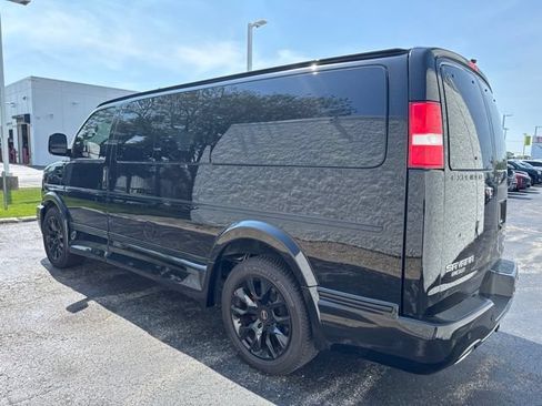 Used 2026 GMC Savana 2500 w/ Driver Convenience Package RWD image 4