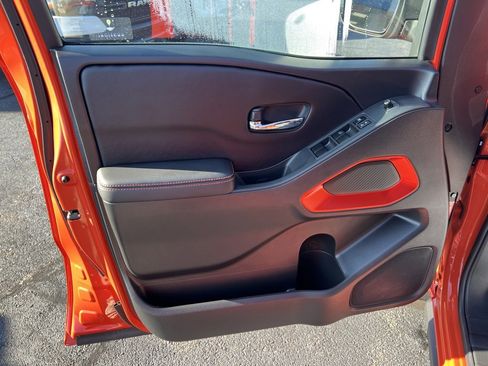 Used 2025 Nissan Frontier PRO-4X w/ Pro Convenience Package image 17