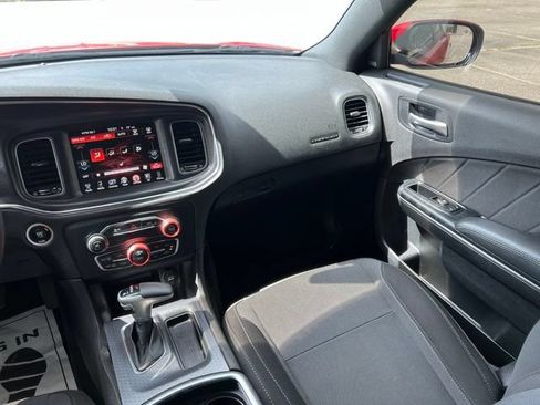 Used 2015 Dodge Charger SXT RWD image 27