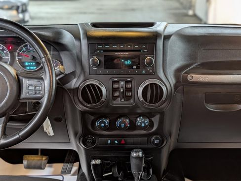 Used 2018 Jeep Wrangler Unlimited Sport S image 14
