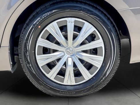 Used 2022 Toyota Camry LE FWD image 24
