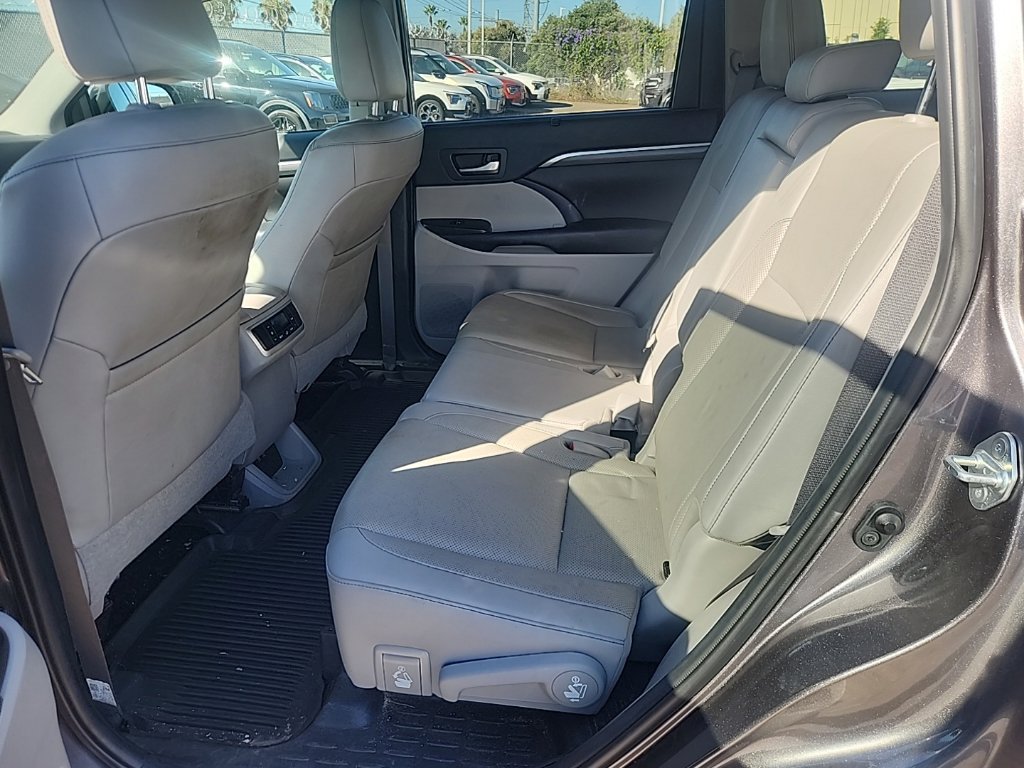 Used 2019 Toyota Highlander Limited AWD/4WD image 19