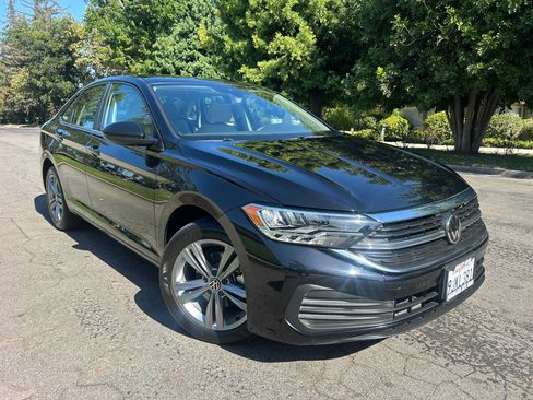 Used 2023 Volkswagen Jetta SE FWD image 1