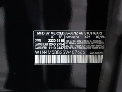 Certified 2025 Mercedes-Benz GLB 35 AMG 4MATIC image 32