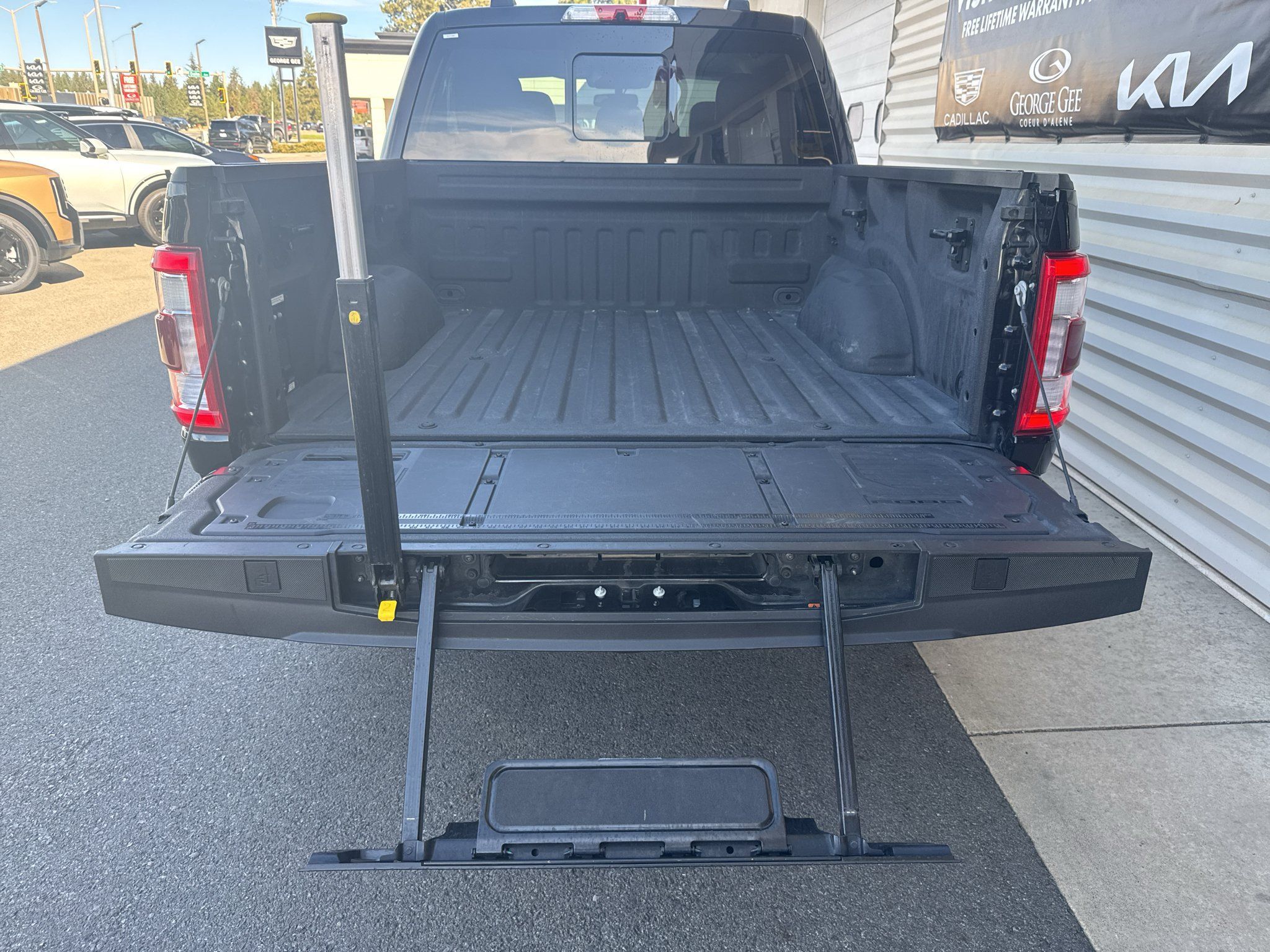 Used 2022 Ford F150 Limited AWD/4WD image 15