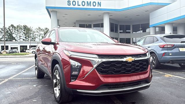 Used 2025 Chevrolet Trax LT w/ LT Convenience Package FWD image 1