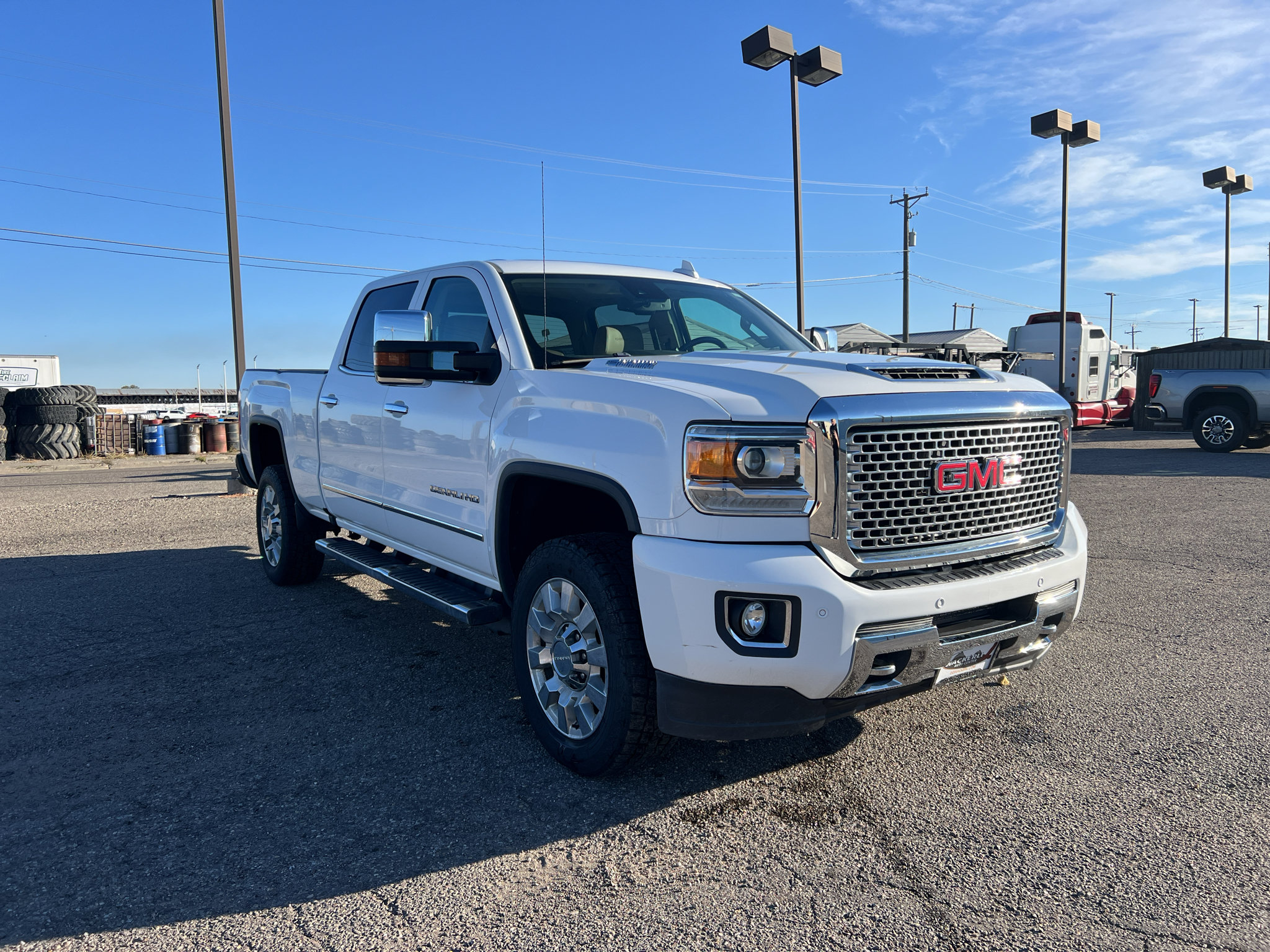 Used 2017 GMC Sierra 2500 Denali w/ Duramax Plus Package AWD/4WD image 18