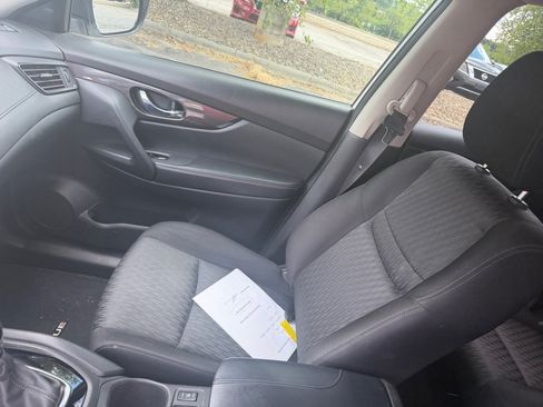 Used 2019 Nissan Rogue SV w/ Premium Package FWD image 32