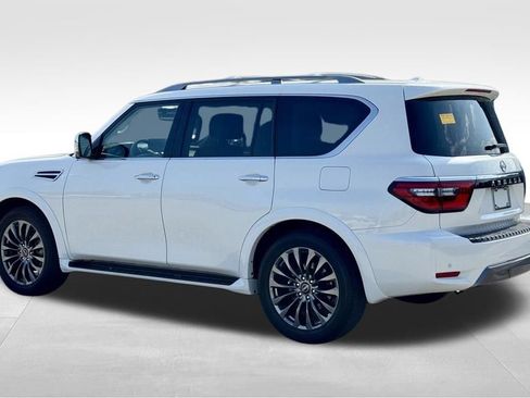 Used 2023 Nissan Armada Platinum w/ Captain's Chairs Package RWD image 3