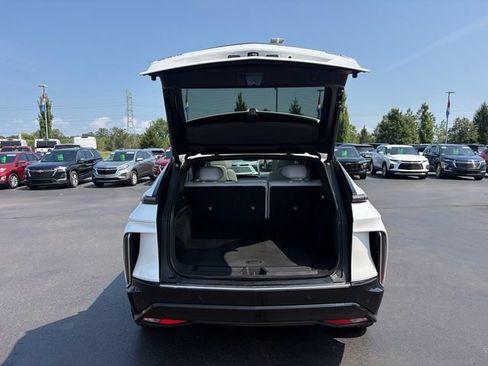 Used 2024 Cadillac Lyriq Luxury AWD/4WD image 16