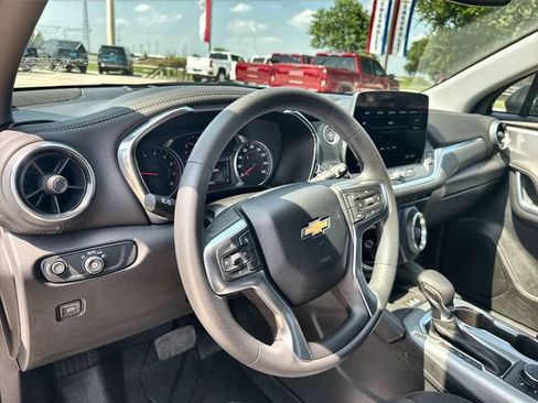 Certified 2024 Chevrolet Blazer LT w/ Convenience Package FWD image 10