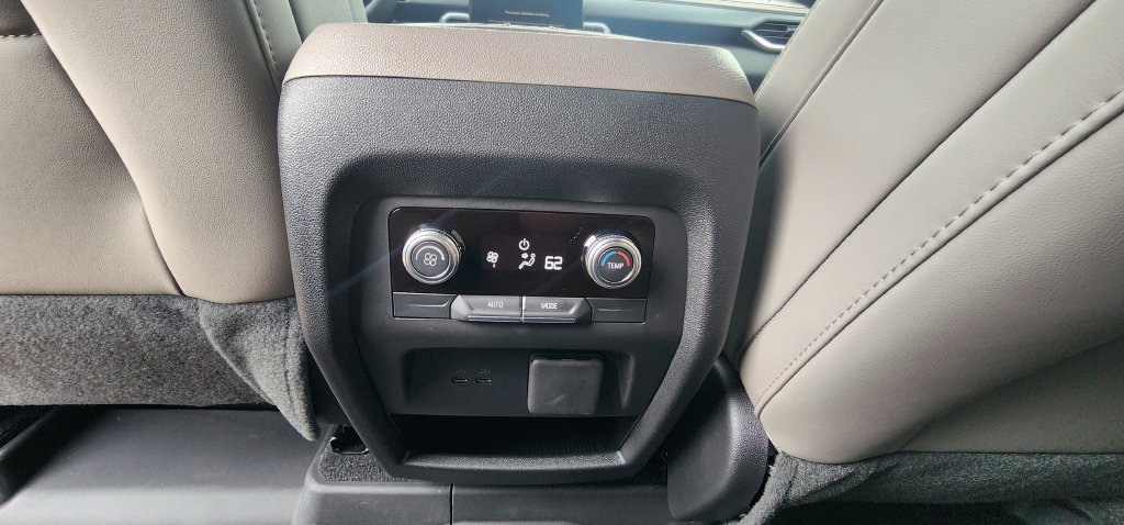 Used 2026 GMC Acadia Elevation w/ Elevation Premium Package FWD image 19