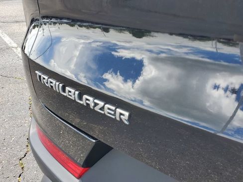 Used 2021 Chevrolet TrailBlazer LS FWD image 25