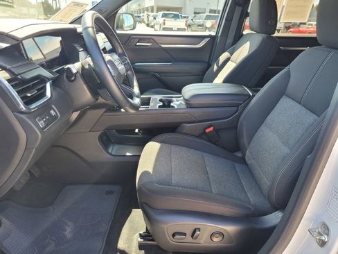 Used 2025 GMC Acadia Elevation image 15