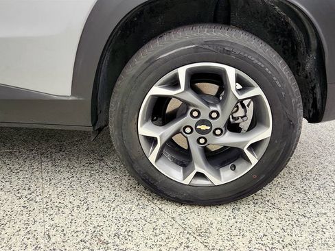 Used 2025 Chevrolet Trax RS FWD image 9