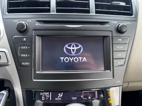 Used 2014 Toyota Prius V Two image 31