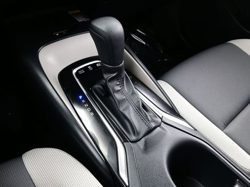 Used 2025 Toyota Corolla LE w/ LE Premium Package image 20