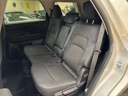 Used 2025 Nissan Pathfinder SV AWD/4WD image 41