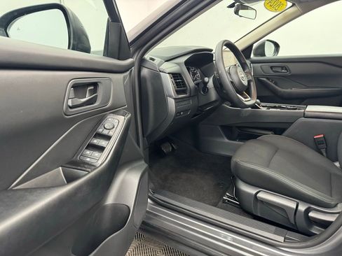 Used 2024 Nissan Rogue S image 12