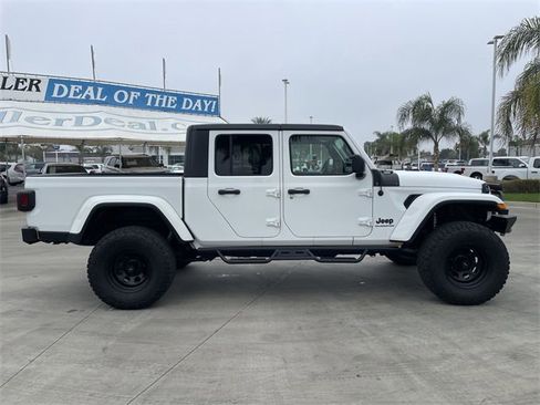 Used 2021 Jeep Gladiator Sport image 9