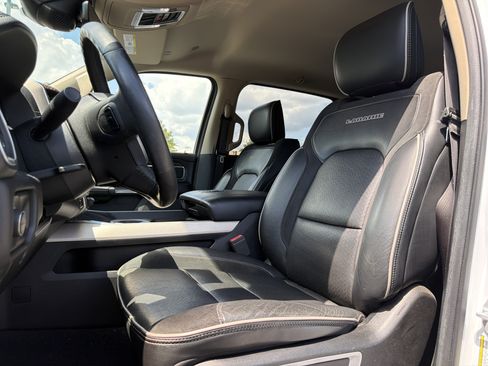Used 2019 RAM 1500 Laramie AWD/4WD image 7