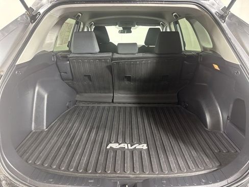 Used 2021 Toyota RAV4 LE image 21