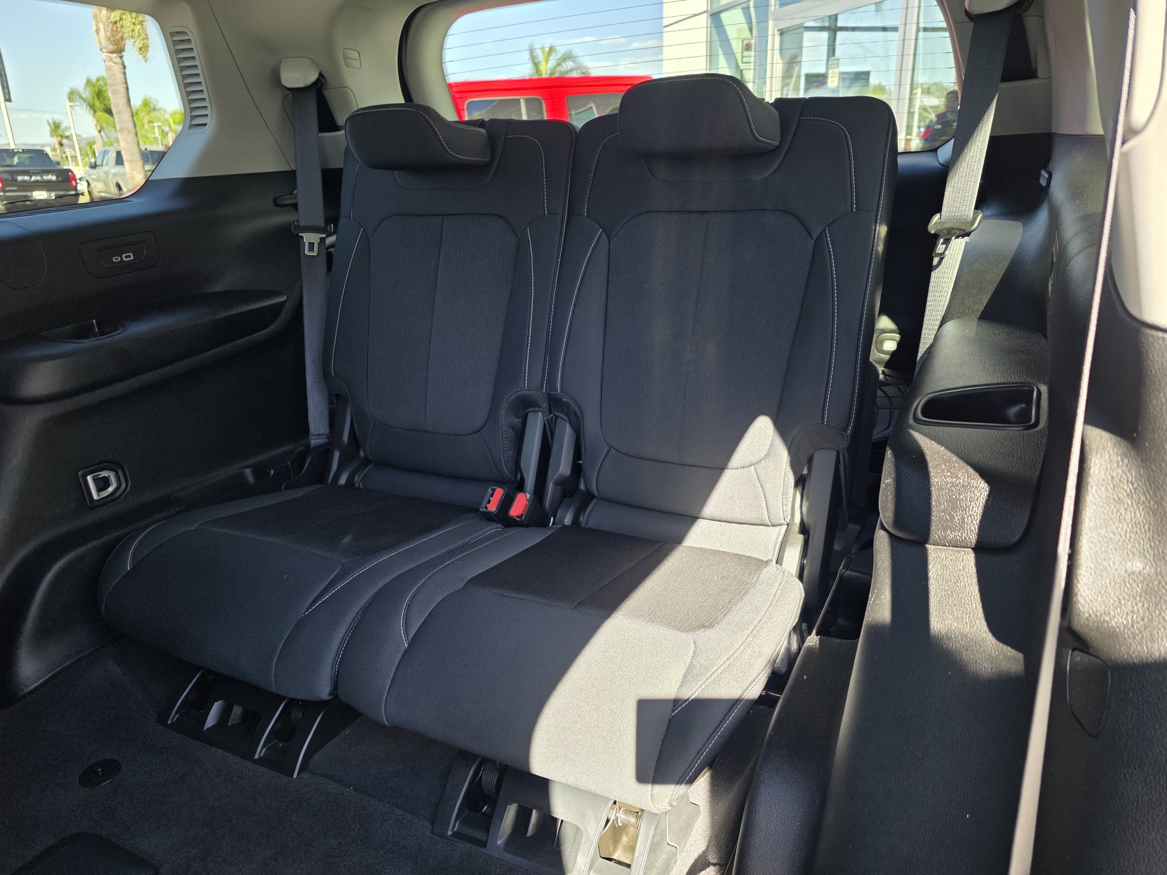 Used 2022 Jeep Grand Cherokee L Laredo RWD image 19