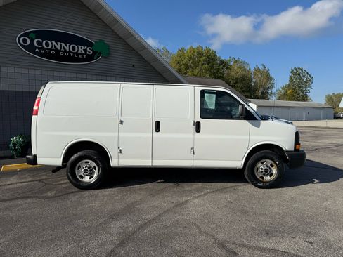Used 2015 GMC Savana 2500 image 2