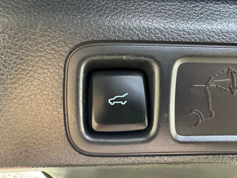 Used 2023 Ford Expedition XLT AWD/4WD image 32