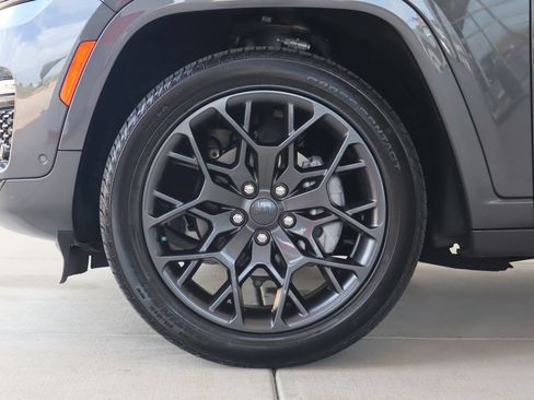 Used 2024 Jeep Grand Cherokee Summit AWD/4WD image 5