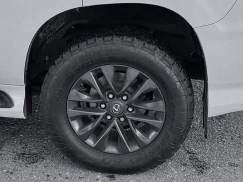 Used 2020 Lexus GX 460 Premium w/ Premium Package image 11