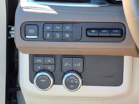 Used 2023 GMC Yukon Denali AWD/4WD image 15