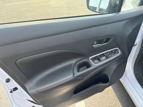 Used 2024 Nissan Versa SR FWD image 10