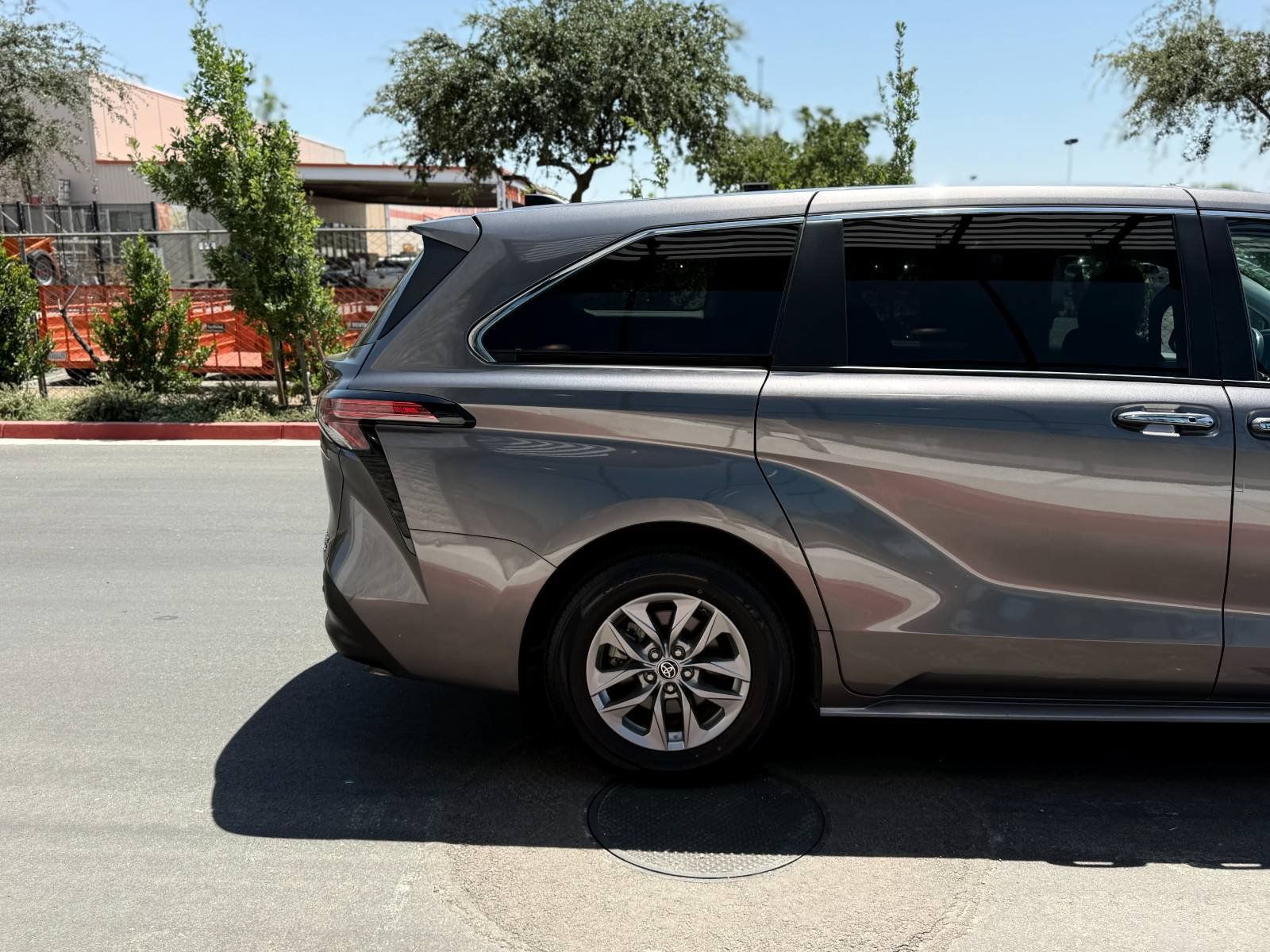 Used 2022 Toyota Sienna XLE FWD image 7
