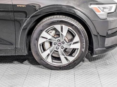 Used 2021 Audi e-tron Premium w/ Towing Package image 35